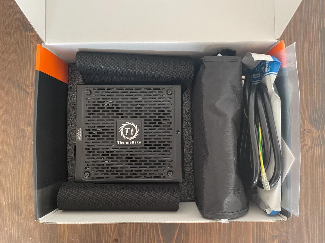 【80+ Platinum】Thermaltake 1050W 使用1年 完備品