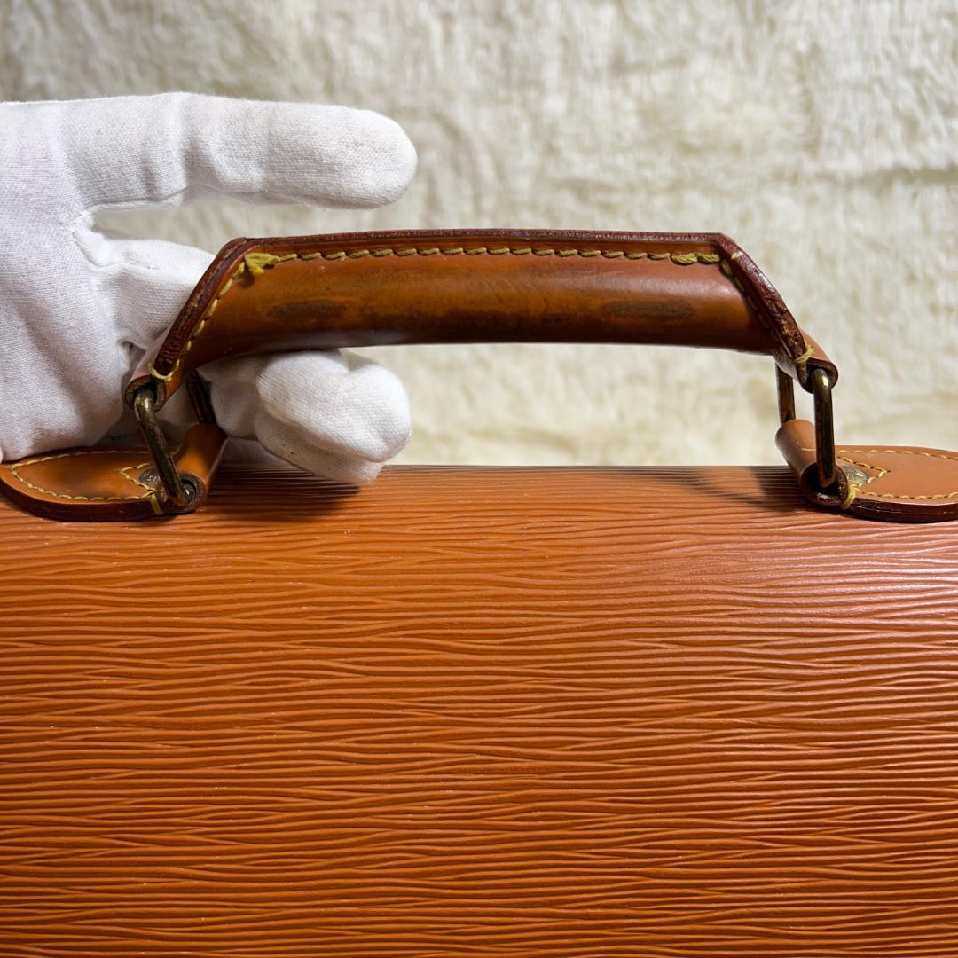 ✨極美品✨ルイヴィトン エピ セルビエットコンセイエ ビジネスバッグ メンズ