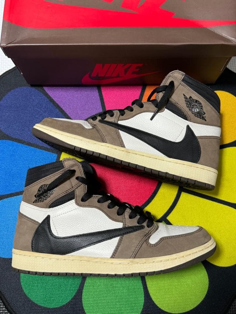 Travis Scott × Nike Air Jordan 1 ダークモカ