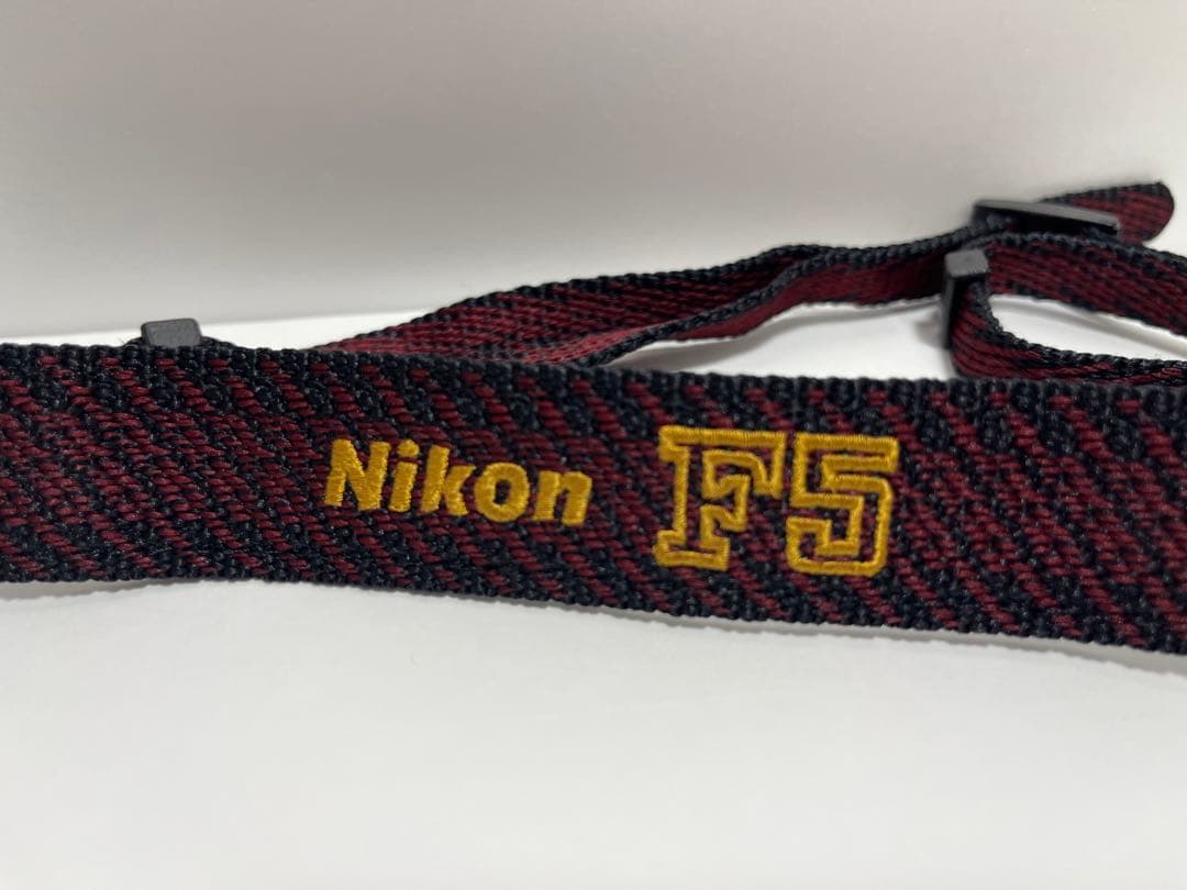 Nikon F5＋ズームレンズ＋純正フォーカシングスクリーン＋純正ケース