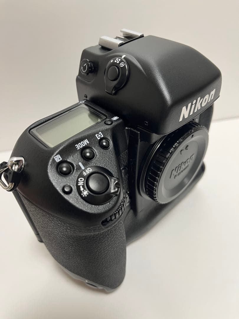 Nikon F5＋ズームレンズ＋純正フォーカシングスクリーン＋純正ケース