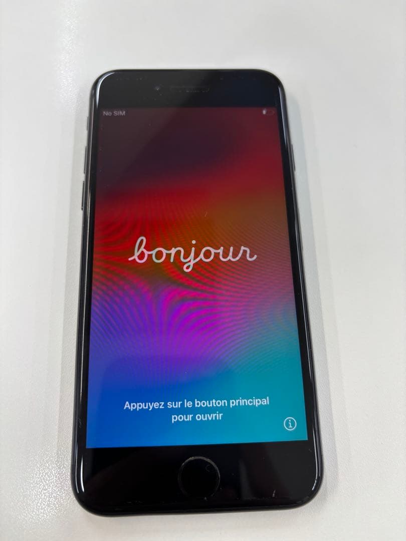 iPhone SE ブラック　128GB