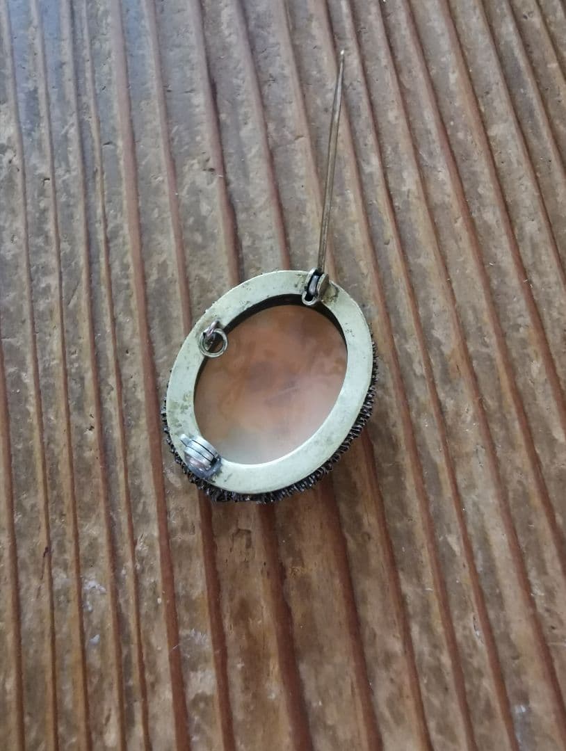 アンティーク シェルカメオブローチ 手を繋ぐ天使達 真鍮 銅ヤーン 兼ネックレス