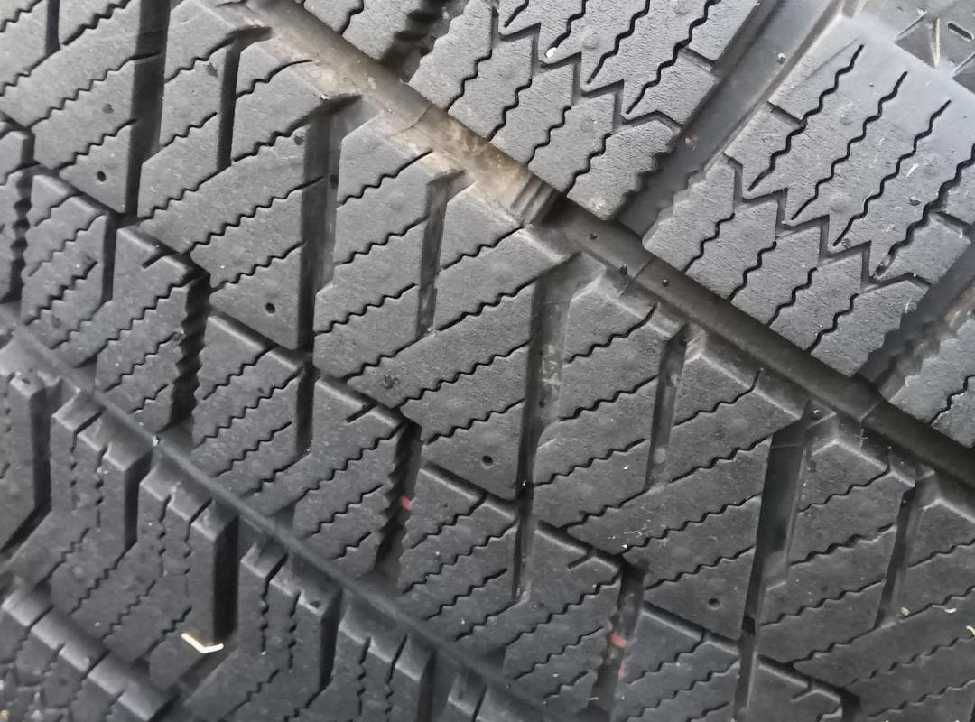 スタッドレスタイヤ　BS BLIZZAK VRX2　215/60R/16　４本