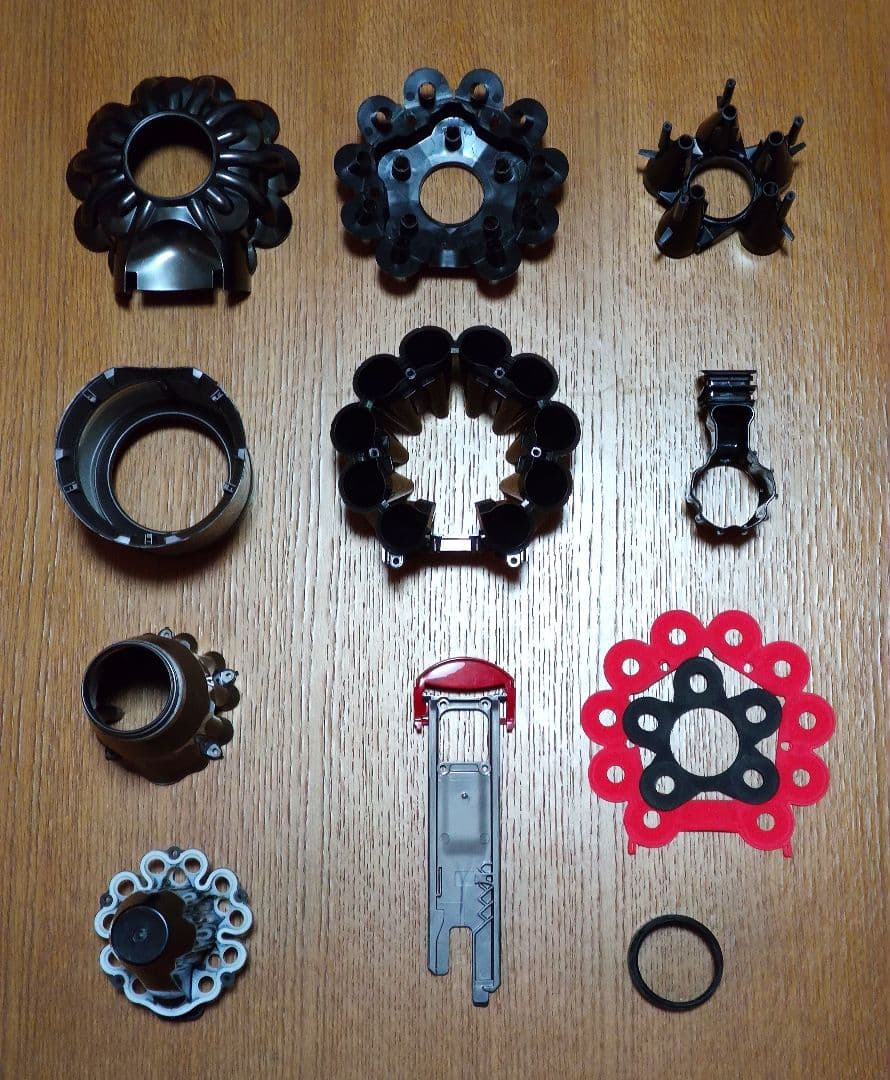 ダイソンV8 SV10K掃除機＋マキタ18vアダプターセット分解清掃済み 動作品