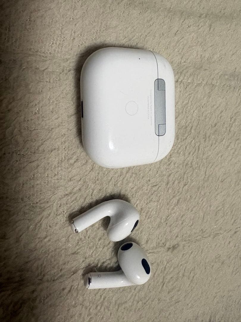 AirPods本体 充電ケース付き(第3世代)