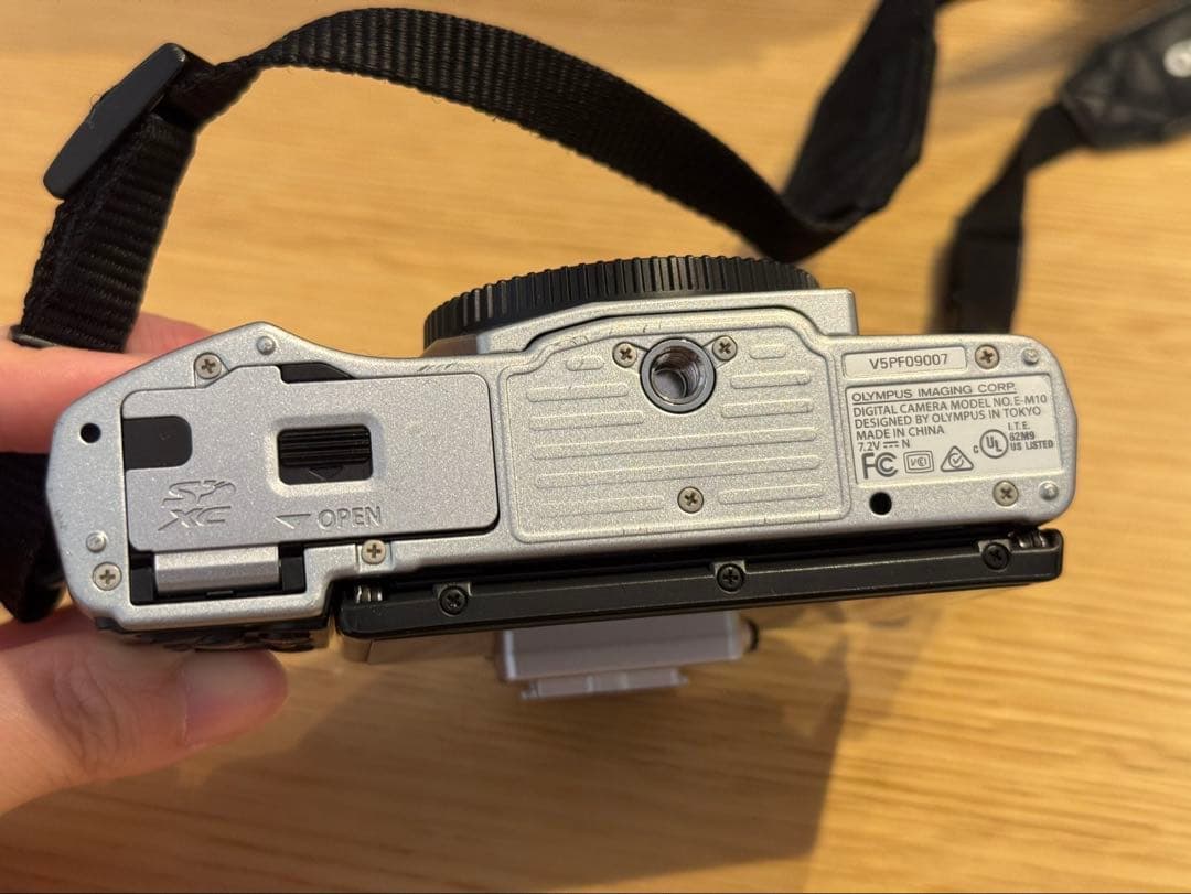 Olympus OM-D ミラーレスカメラ 望遠レンズ付き