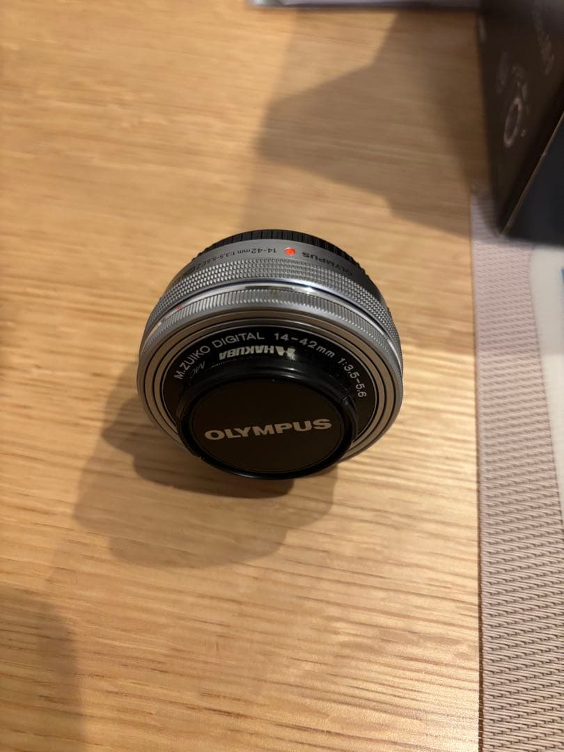 Olympus OM-D ミラーレスカメラ 望遠レンズ付き