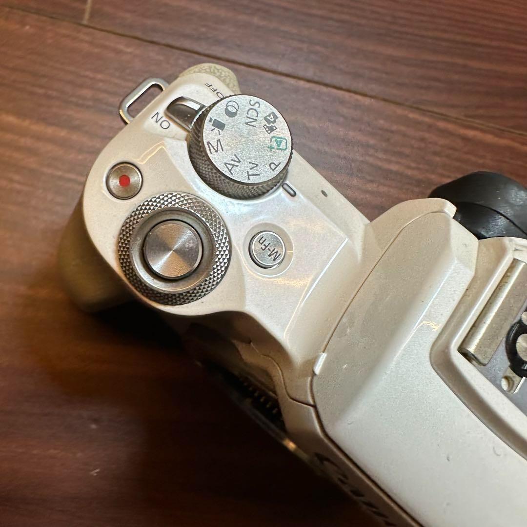 Canon EOS Kiss M 標準レンズキット 一眼レフカメ 0311