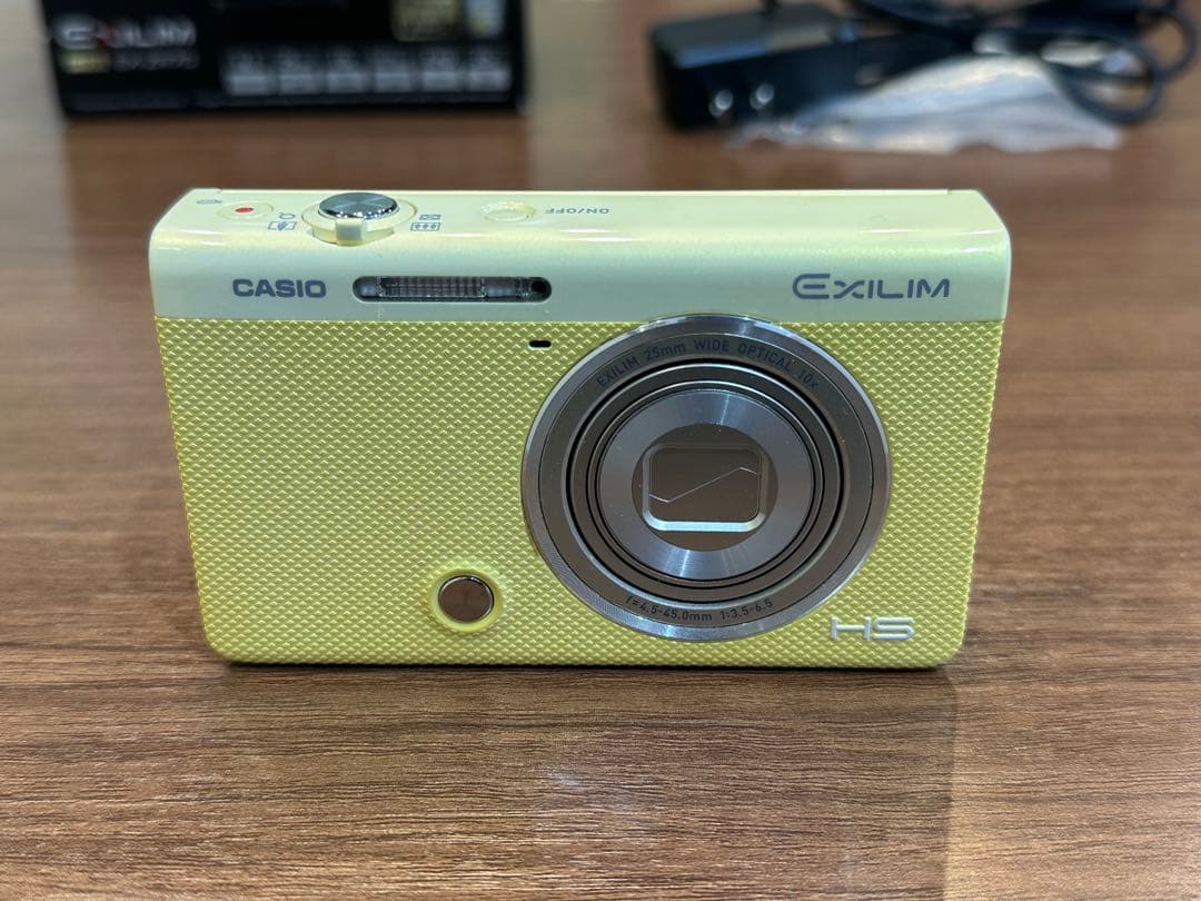 a*a様 美品 CASIO EXILIM デジカメ EX-ZR70 イエロー