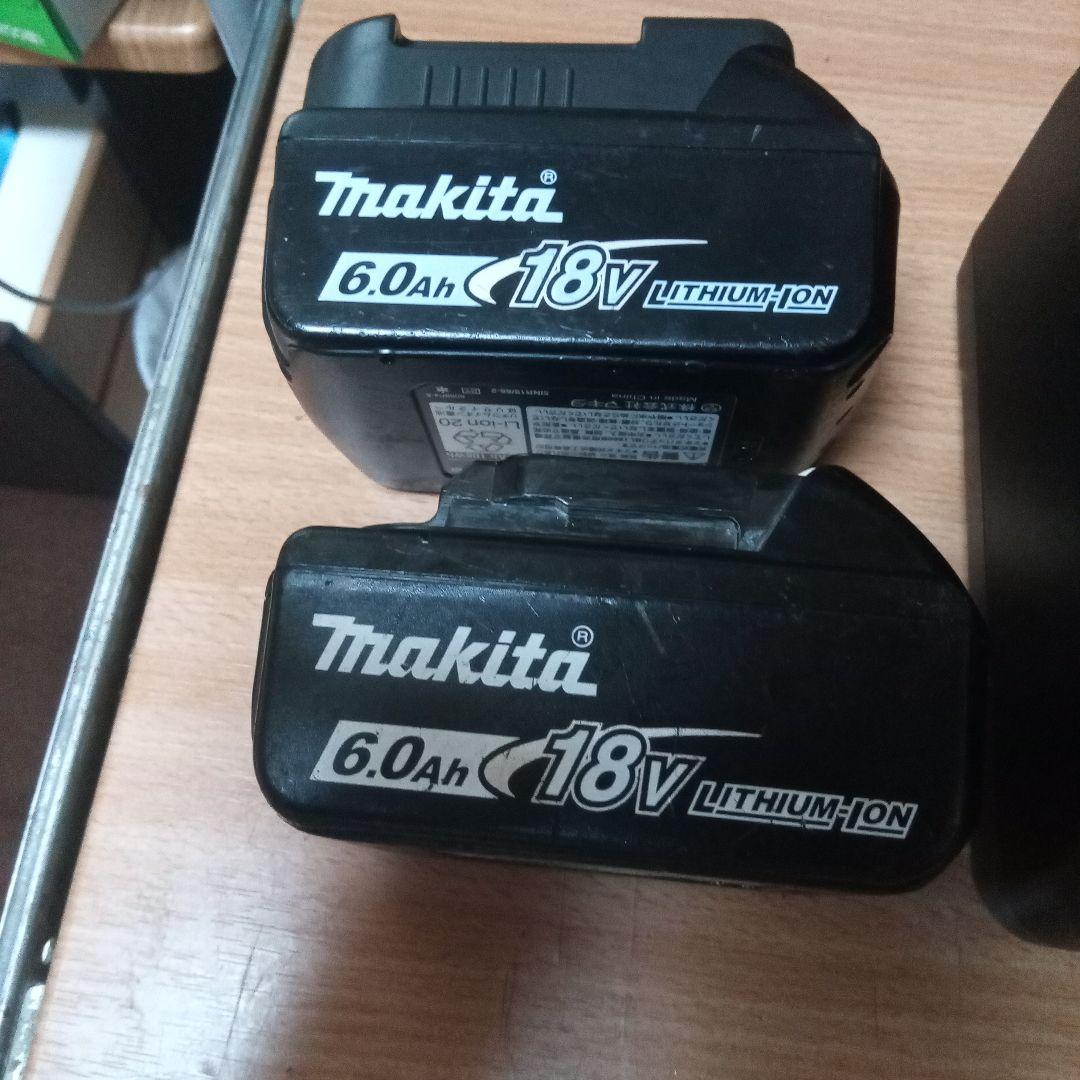 ①Makita 充電式クリーナー CL280FD バッテリー・充電器付き