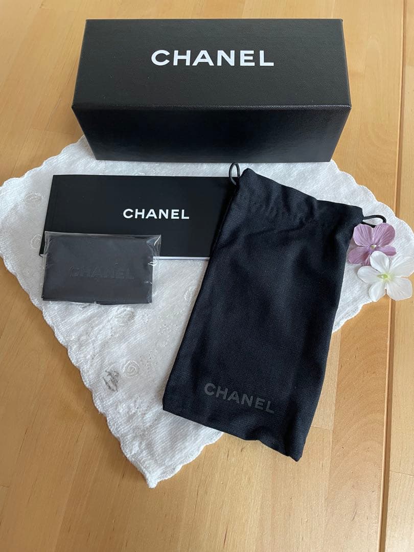 いちごみるくCHANEL キャットアイサングラス ブラック