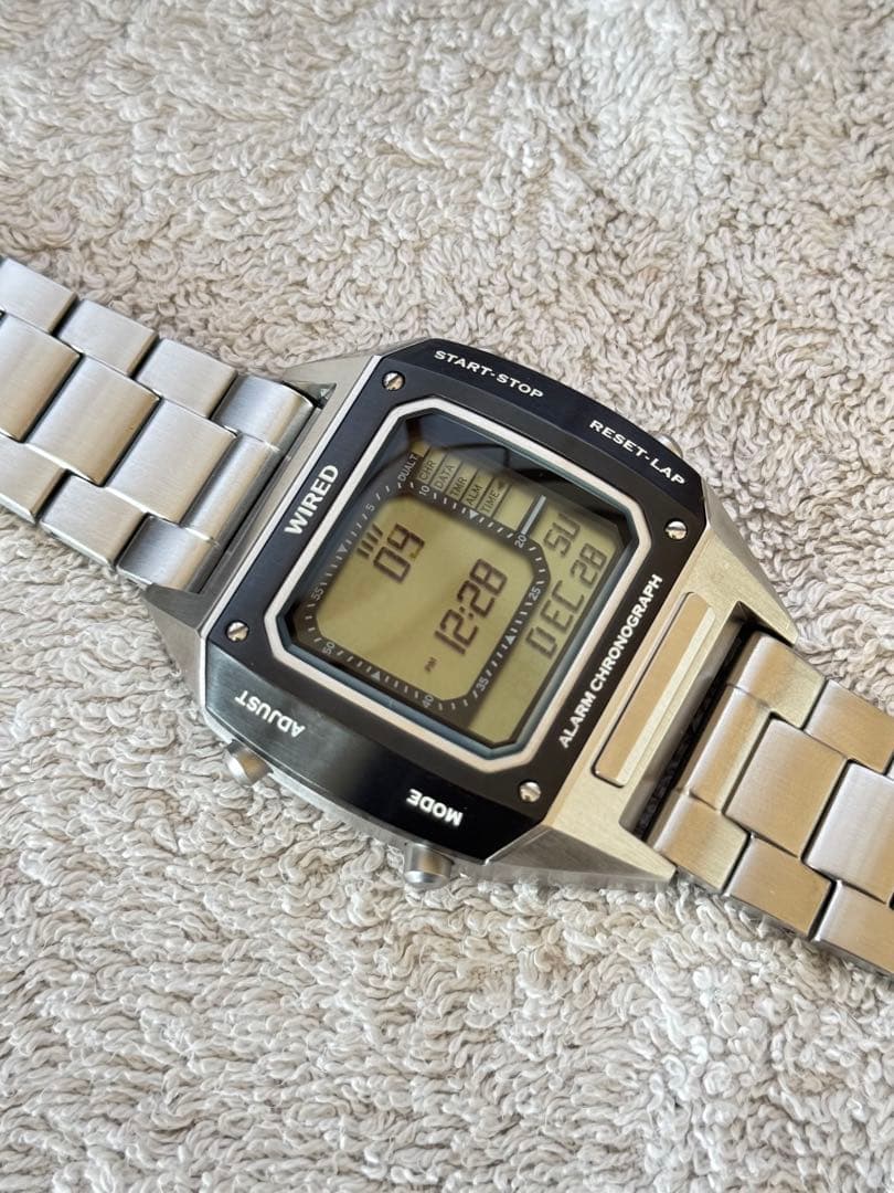 【一番人気の銀x黒】しかもステンブレス・デジボーグ復刻・セイコーWIRED美品