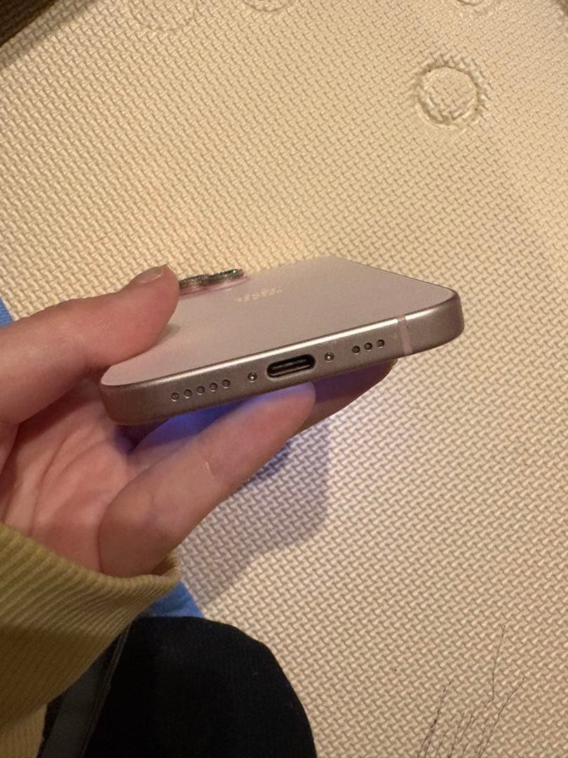【目立つ傷汚れなし】Apple iPhone15128GB 本体 SI