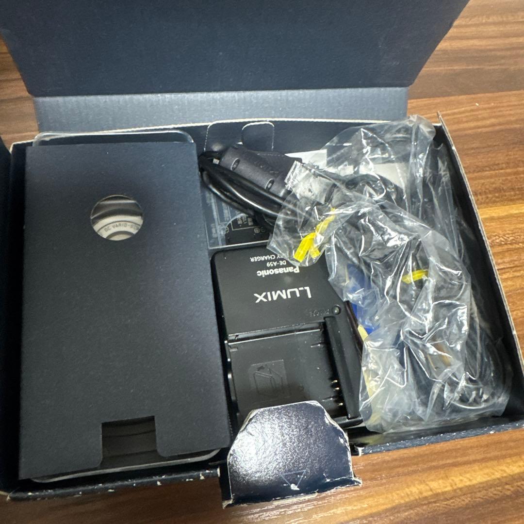 美品 パナソニック Panasonic LUMIX DMC-FX700