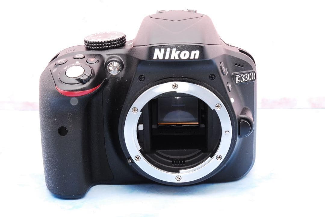 ニコン D3300☆一眼レフカメラ☆バッグ付☆美品＆S数少☆初心者向け