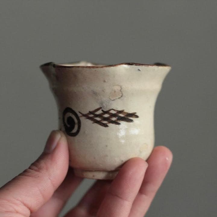 絵瀬戸 輪花 筒盃 盃 ちょこ 古美術 古道具 アンティーク ぐい呑み 復興織部