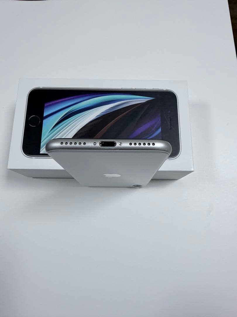 iPhone SE (第2世代) ホワイト 本体+ 付属品 （箱 含む）