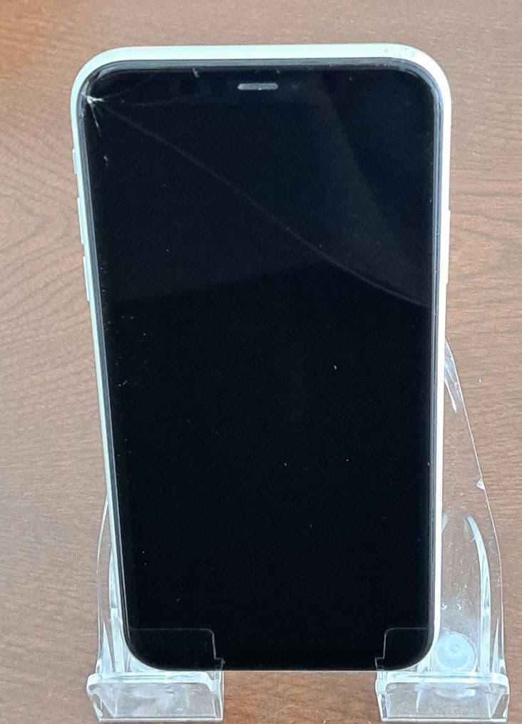 猫*ン様 Apple iPhone 11本体　ホワイト 画面割れ有り