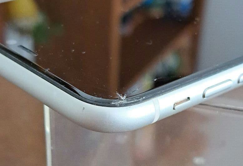 猫*ン様 Apple iPhone 11本体　ホワイト 画面割れ有り