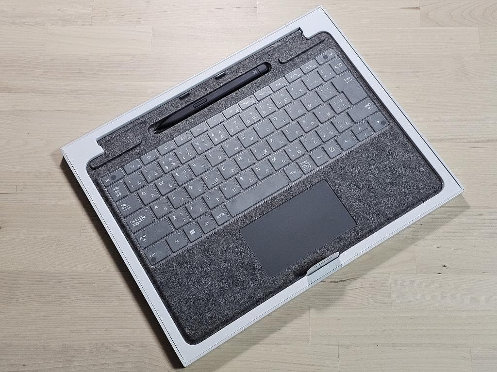 Surface Pro 9 WiFiモデル（専用キーボード・マウス付き）
