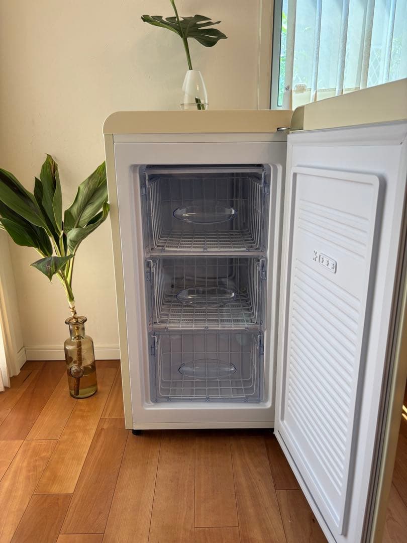 レトロホワイト 冷凍庫ARE-F60LG