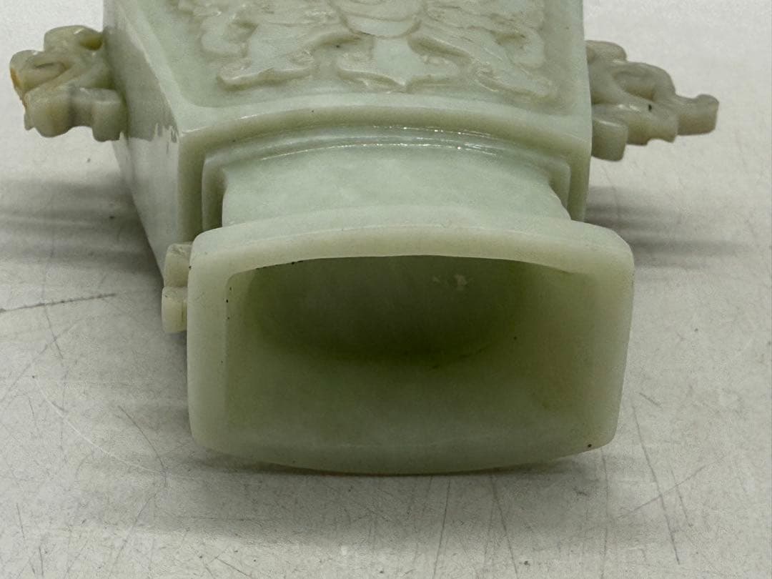 玉？　蝶彫扁瓶　306g 送料込み260117