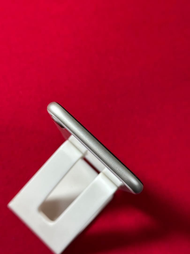 【0705】iPhone SE3第3世代スターライト 64GB simフリー