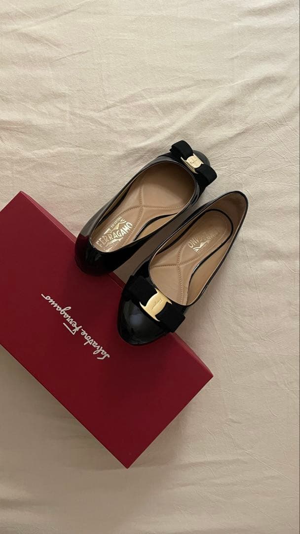 t*u様 【美品】フェラガモ ヴァリナ 23.5cm