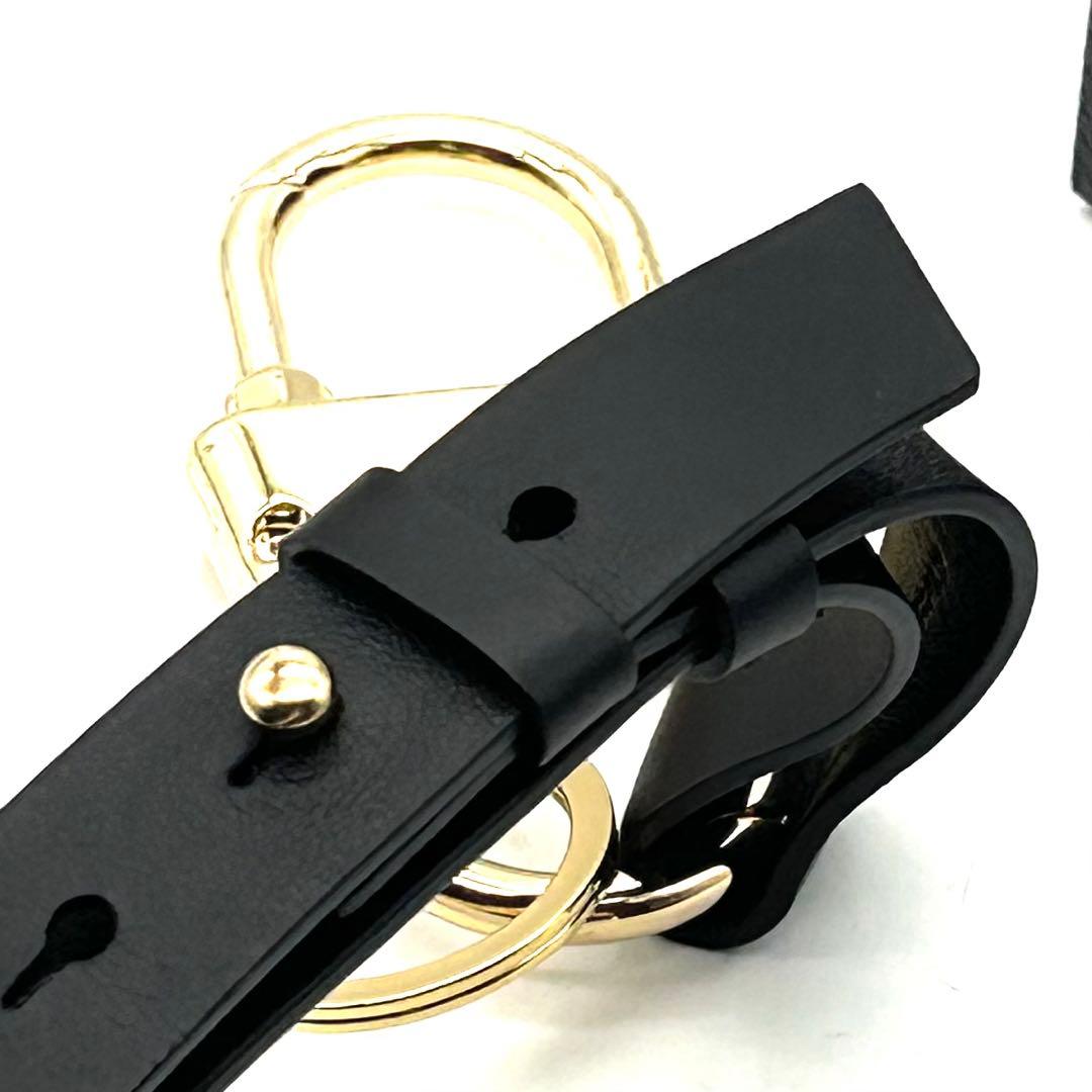 未使用 プラダ キーホルダー キーリング 黒 レザー ロゴ カラビナ1PP118