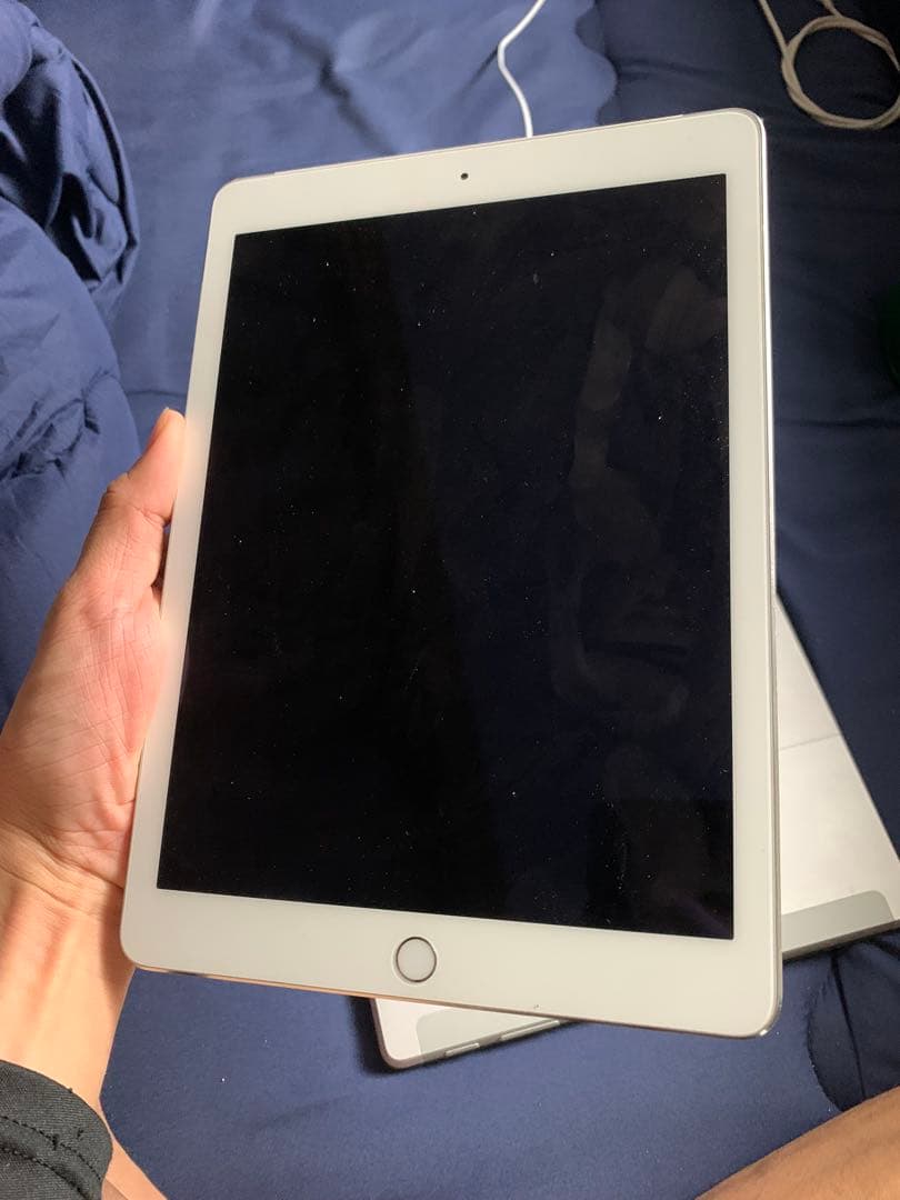 Windowsタブレット本体 タッチスクリーン付き iPadをおまけでお付け