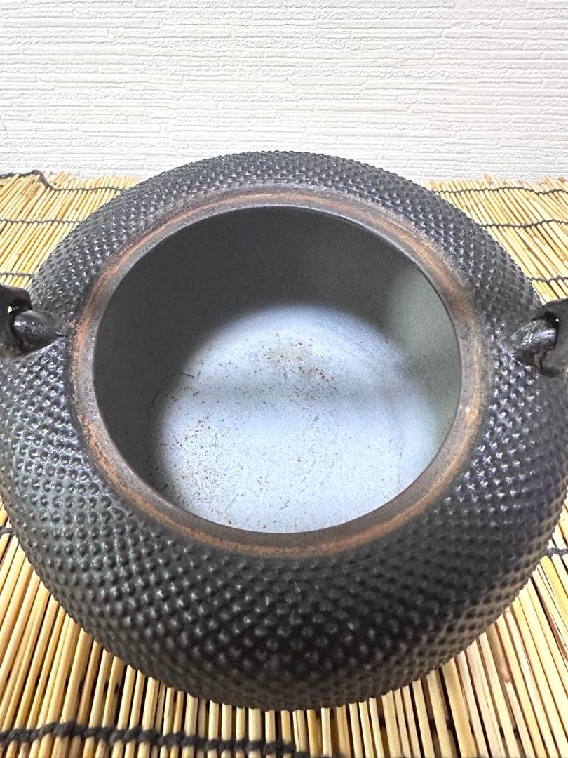 ＵＳＥＤ品 南部岩鋳造 １０型 丸平アラレ 南部鉄瓶　南部鉄器 鉄瓶