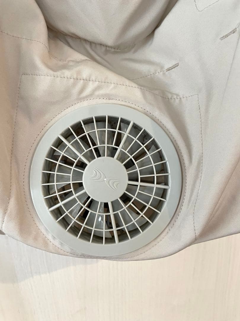 空調抱っこ紐ケープ　ベージュ 冷却ファン付き　ベビーホッパー　2024年