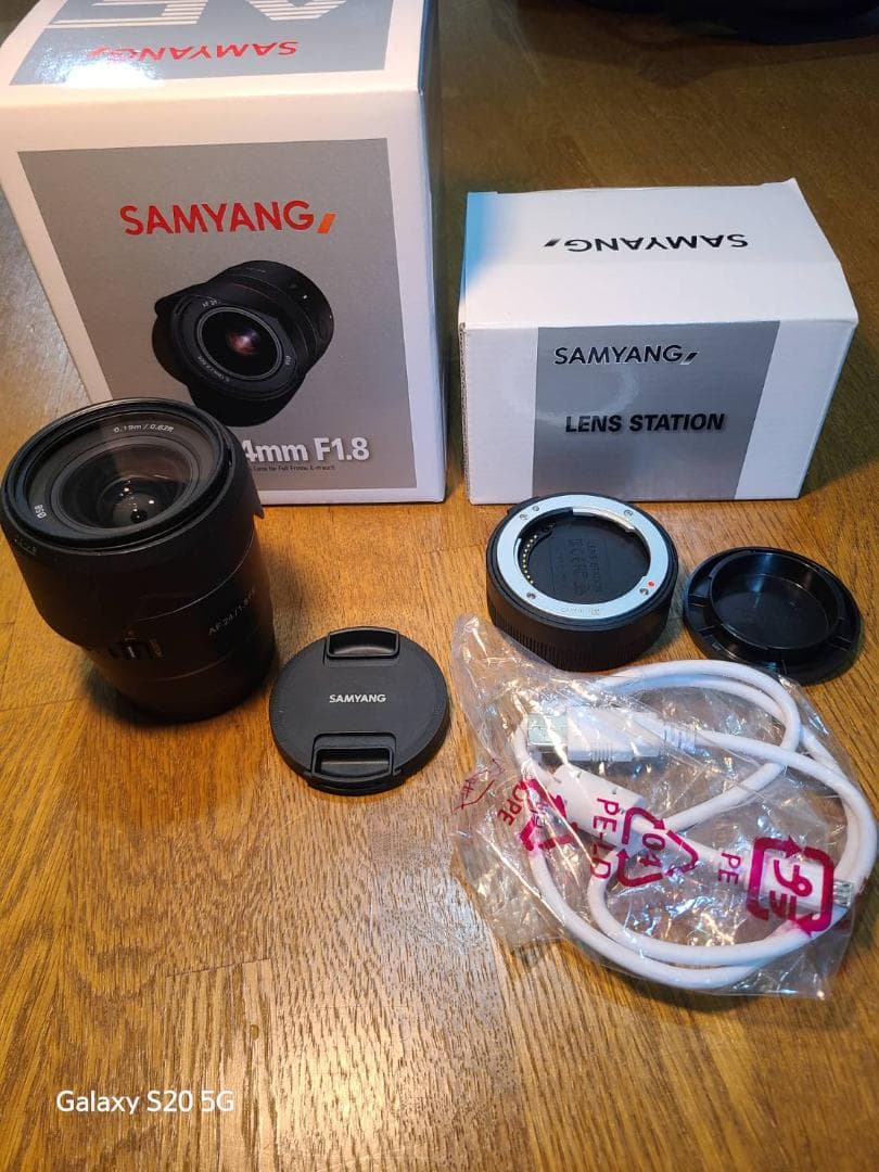 レンズ(単焦点) Samyang AF 24mm F1.8FE & Lens Station