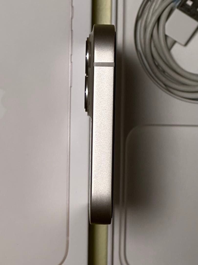 美品✨ iPhone13 スターライト128GB バッテリー純正89%