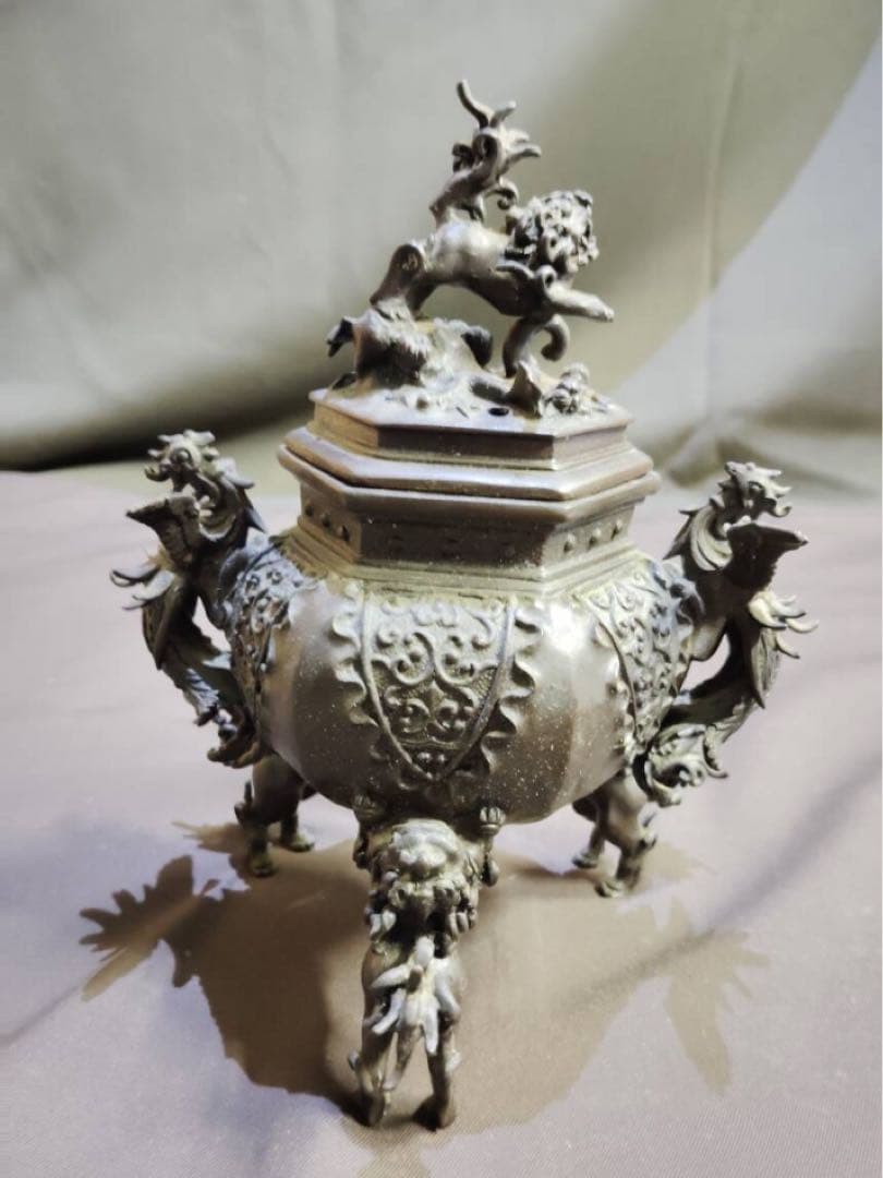 古銅　古い香炉　元成作　獅子飾り付蓋　鳳凰耳飾　獅子三足　彫金　六角形の香炉　銘