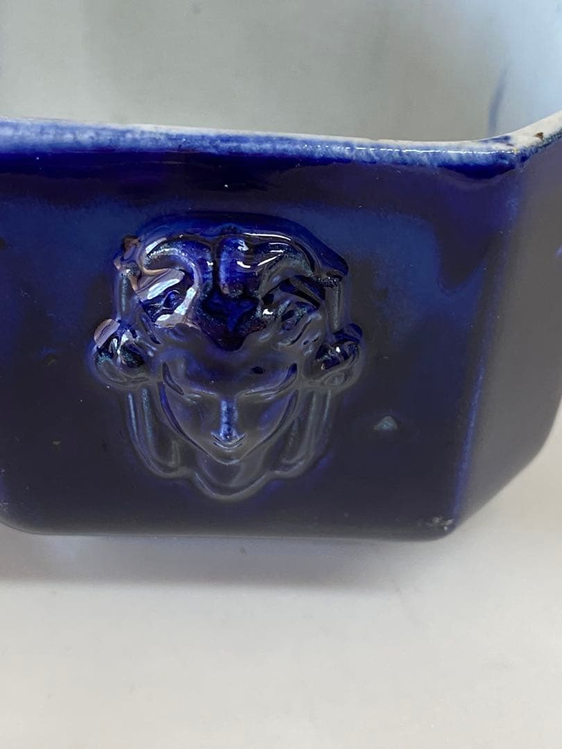 Choisy le Roi 蓋付きの器