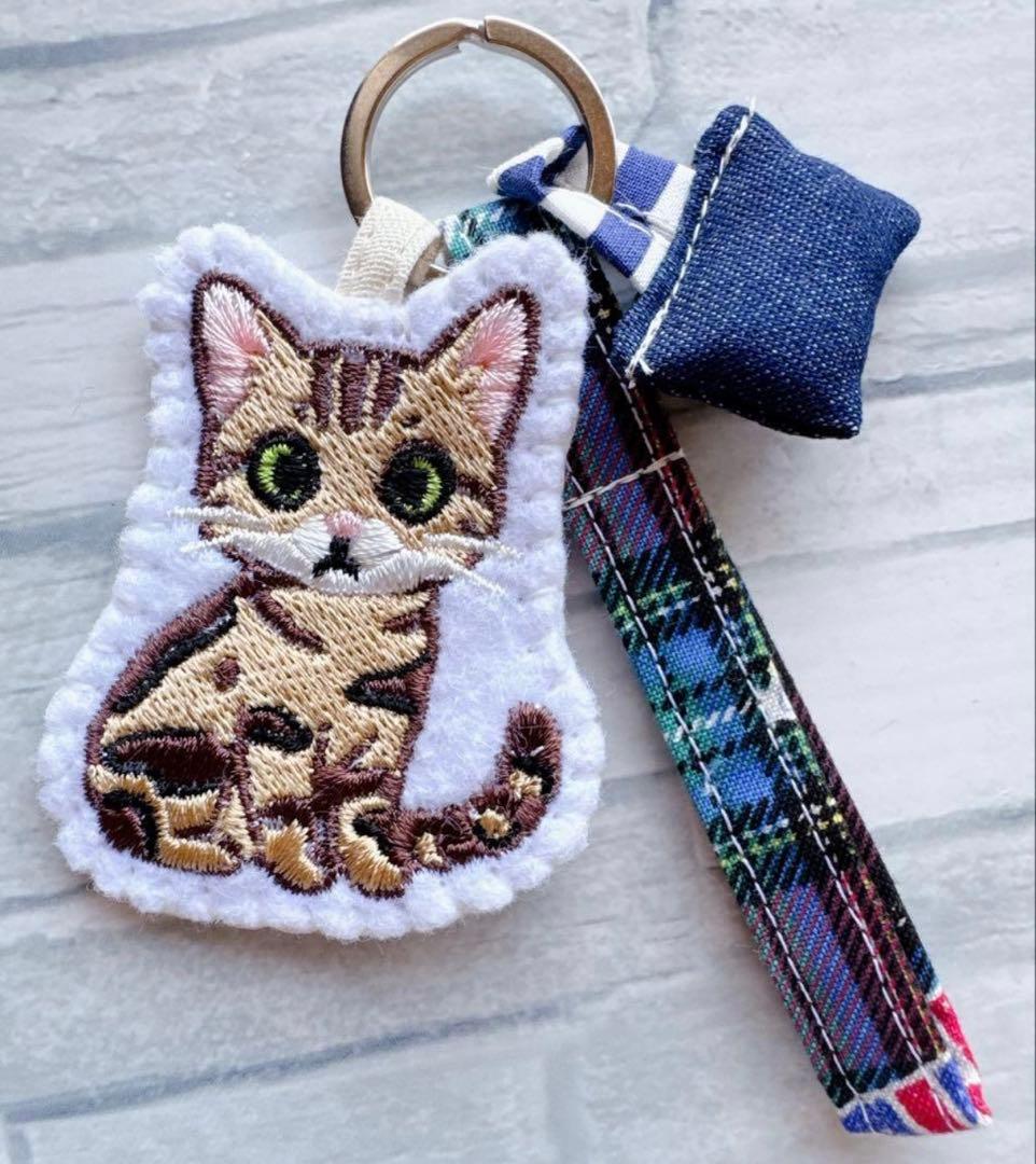 専用　ハンドメイド　キリン型　バッグ　刺繍　猫　イルカ　ミニリュック型ポーチ