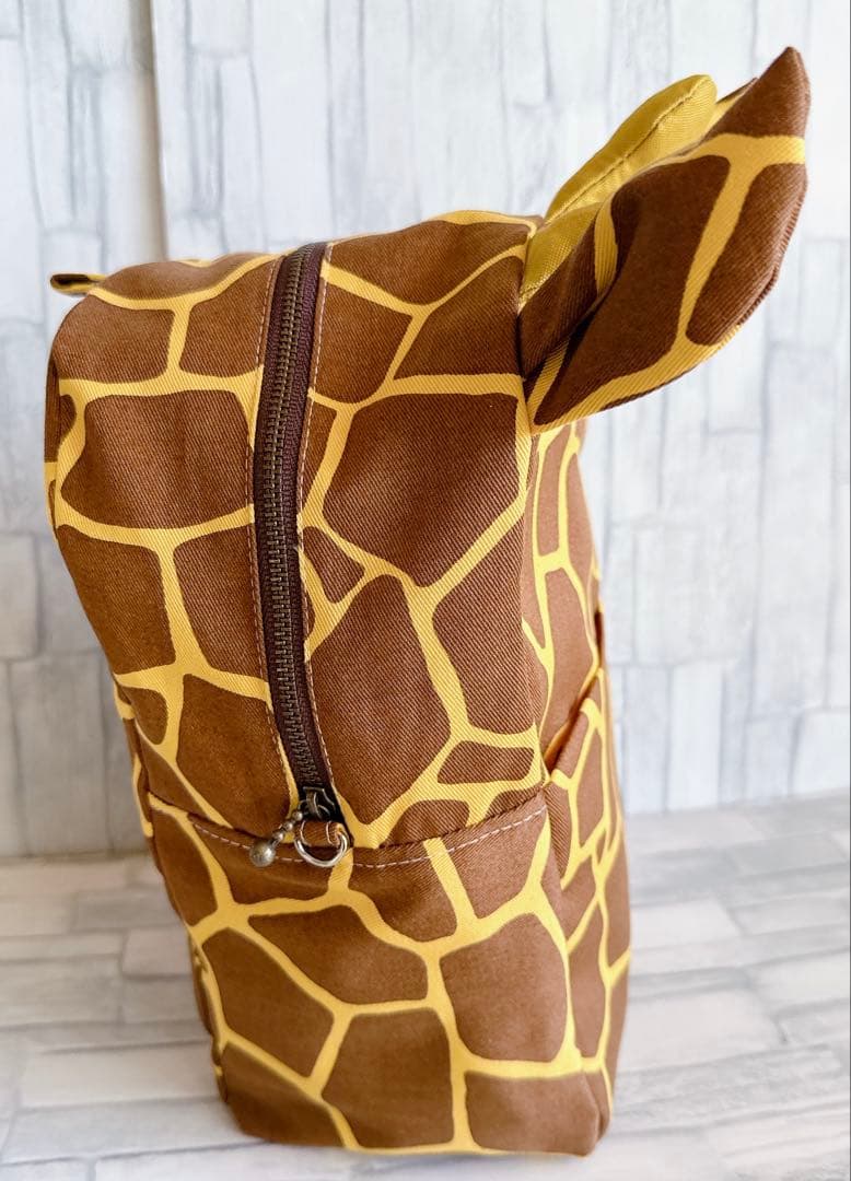 専用　ハンドメイド　キリン型　バッグ　刺繍　猫　イルカ　ミニリュック型ポーチ