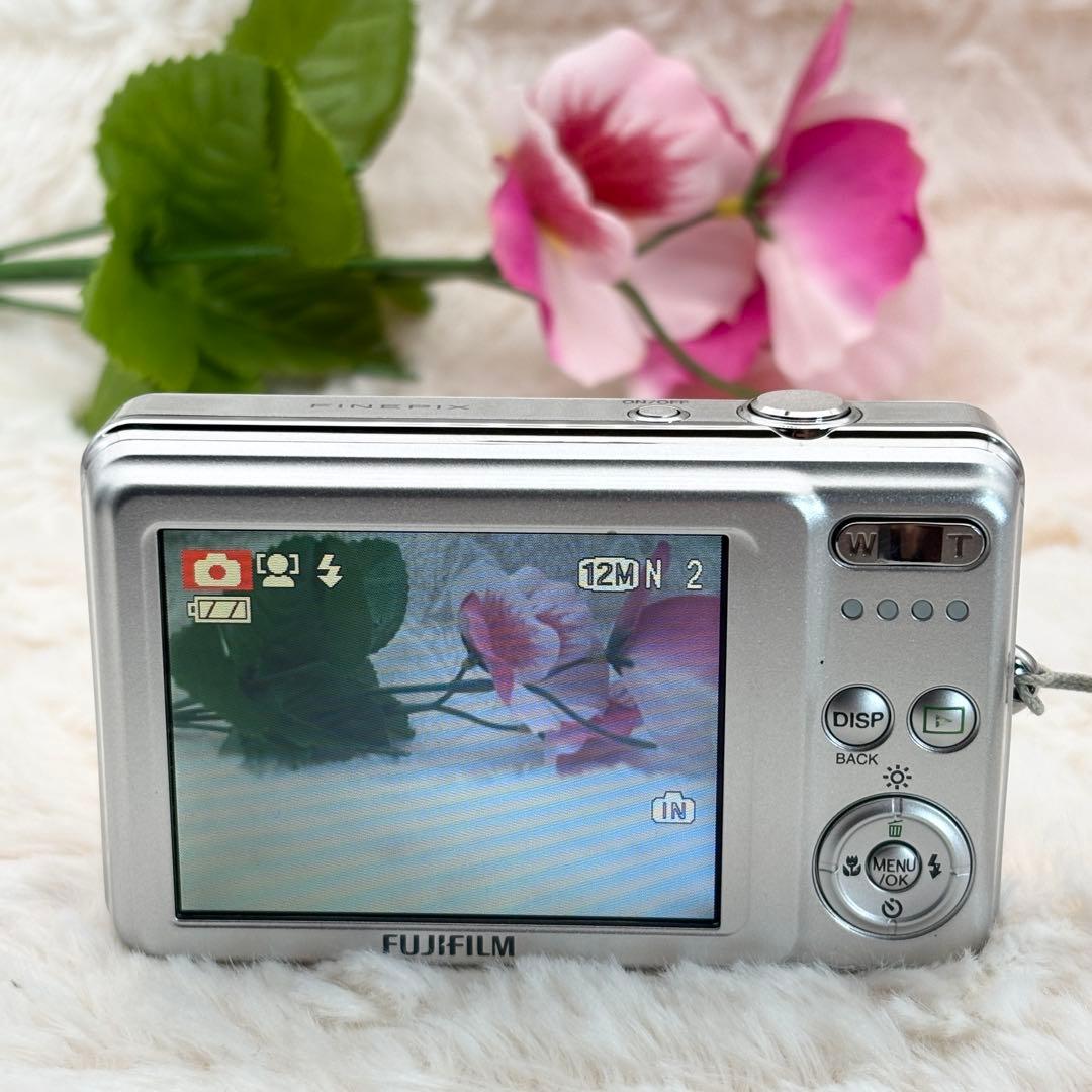 極美品 動作良好 FUJIFILM FinePix J30 シルバー