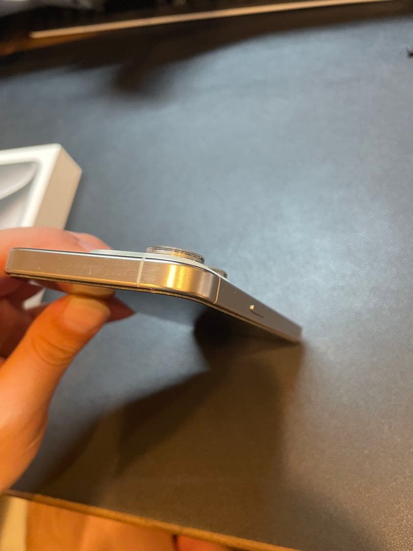 美品　Apple iPhone 15 Pro 1TB ホワイトチタニウム　本体