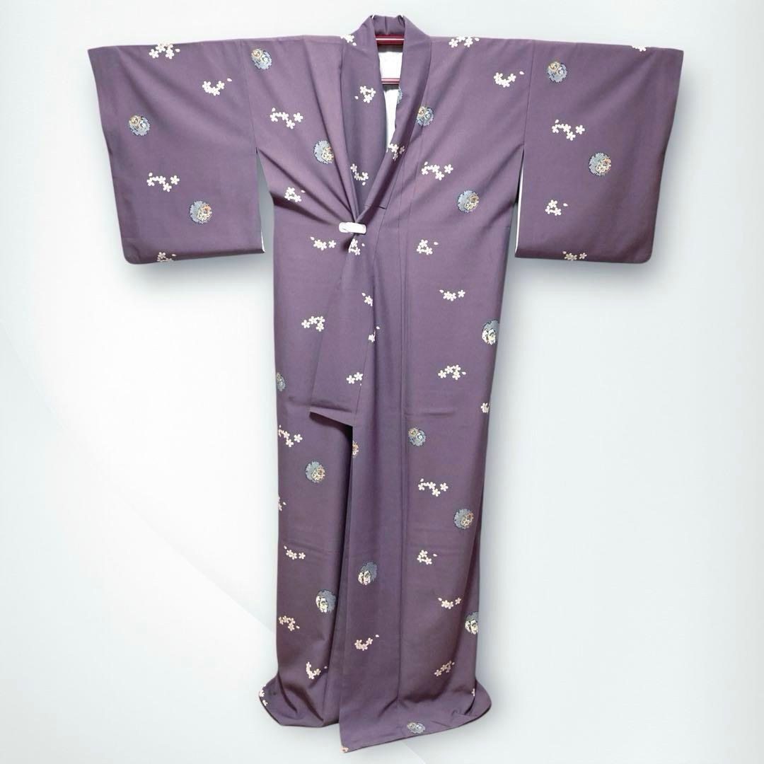 【美品✨】東レシルック　洗える着物　小紋　くすみの紫色　桜　雪輪に狛犬　駒　P5