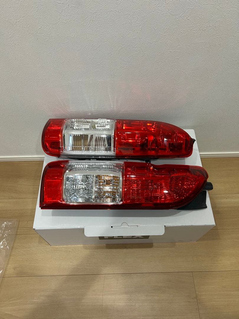 ハイエース　テールランプ　純正　8型　ダークプライム2 テールライト
