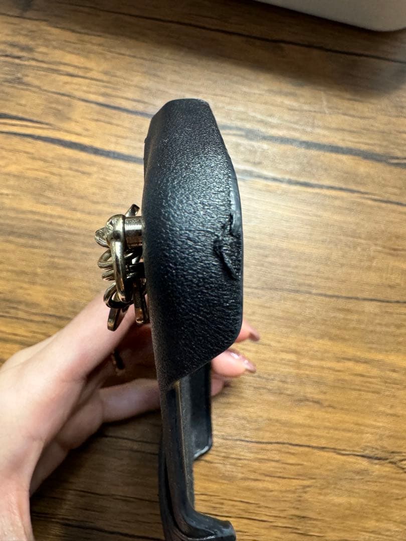 ディオ iPhone15proケース チャーム付き