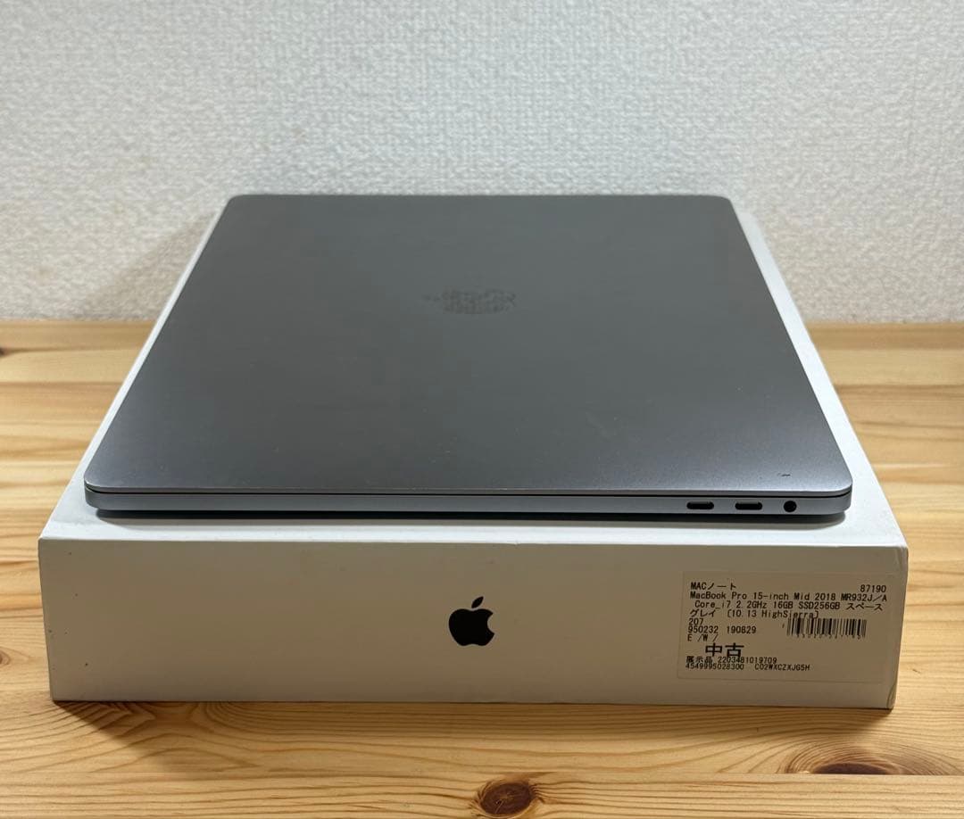 MacBook本体 Apple MacBook Pro 15 2018 i7/16GB/250Gb