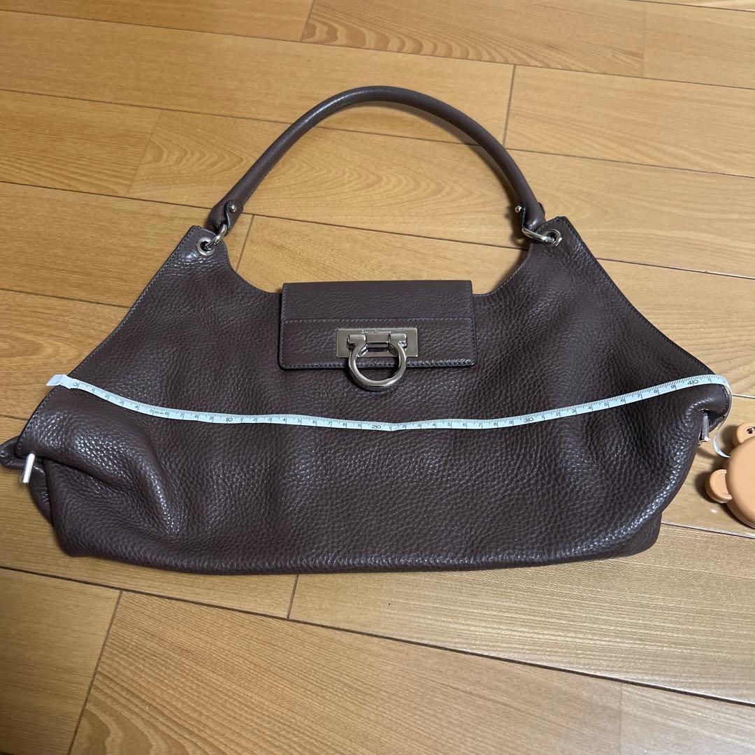 サルバトーレフェラガモ　ブラウン　ショルダーバッグ