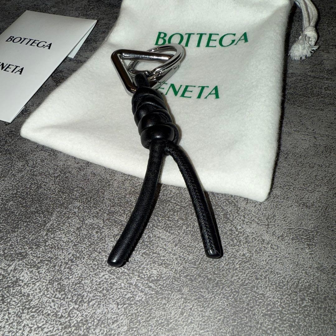 Bottega Veneta ブラックレザーキーホルダー
