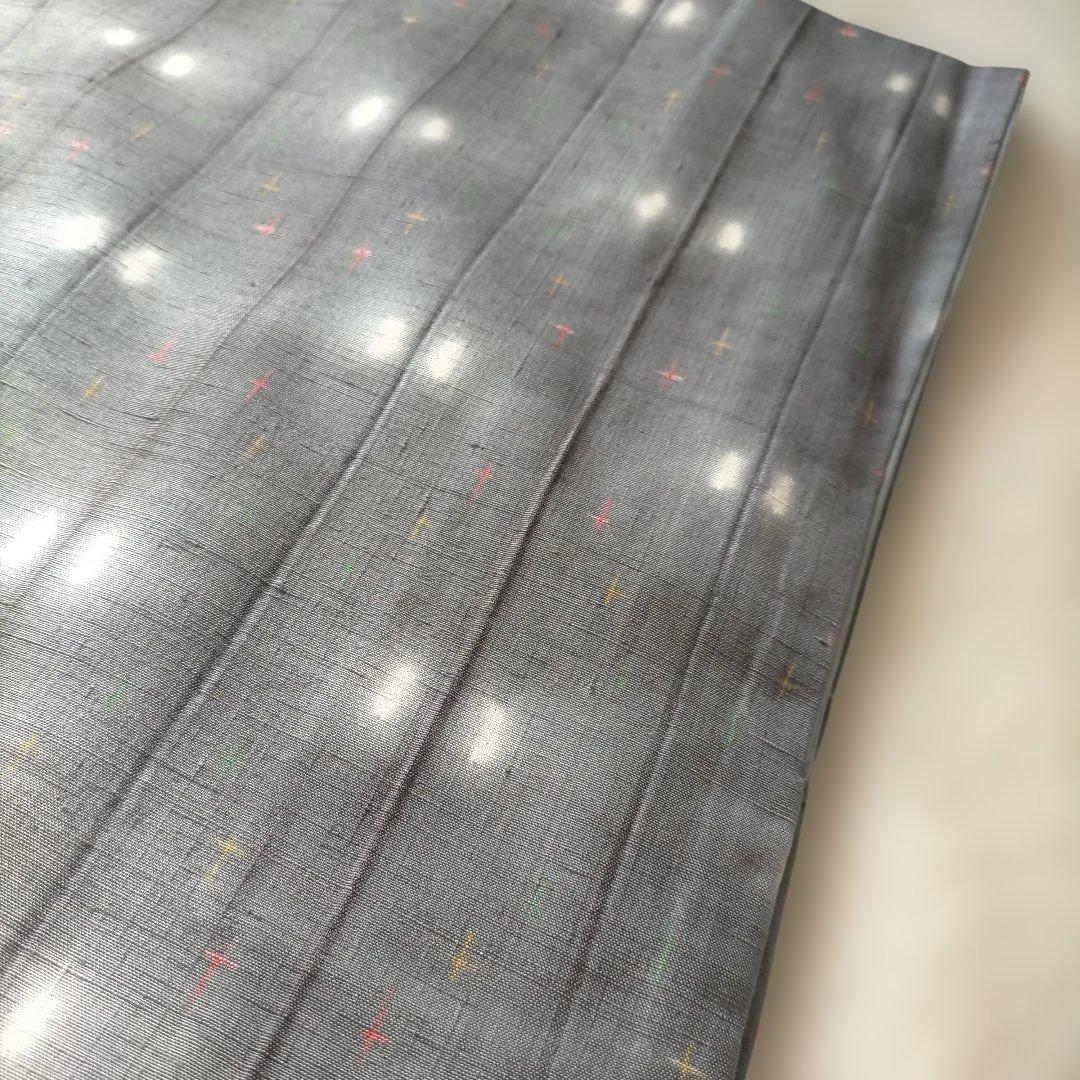 上品絞りグレー 紬着物 カラフル十字模様