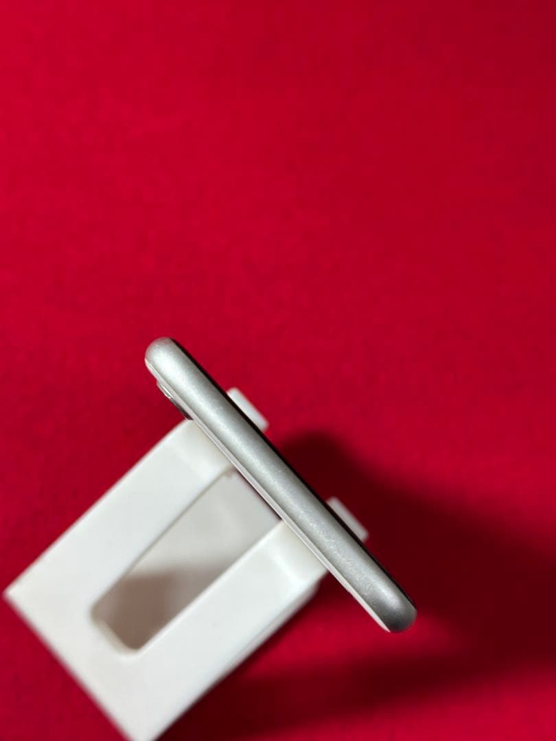 【9320】iPhone SE3第3世代スターライト 64GB simフリー