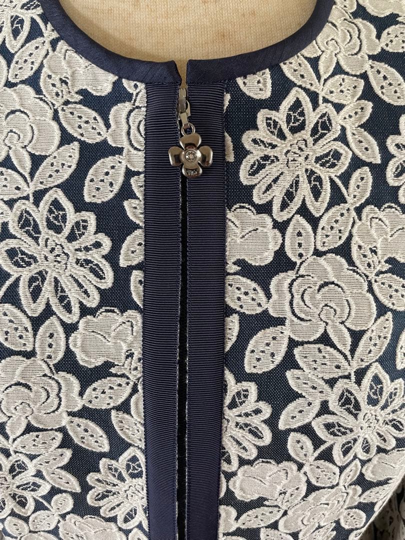 【1/6迄初売り値下げ】ジャガードレース刺繍花柄フリルコートパフスリーブ